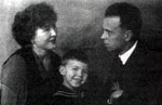 Юра Тютчев с отцом Николаем Александровичем и матерью Лидией Степановной Тютчевыми.